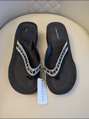 NWT Goldtoe Women’s Black Jeweled Flip Flop Sandals